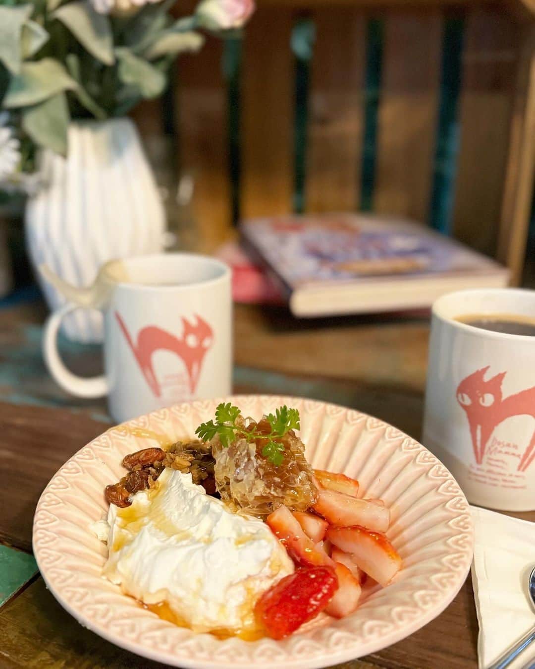 yurieさんのインスタグラム写真 - (yurieInstagram)「マンマミーア🎀 内装可愛くて美味しいカフェですた☕️  #韓国旅行　#渡韓日記　#マンマミーア韓国　#韓国美容  #韓国グルメ　#映えカフェ　#korea #koreancafe」12月6日 1時23分 - yurie808golf