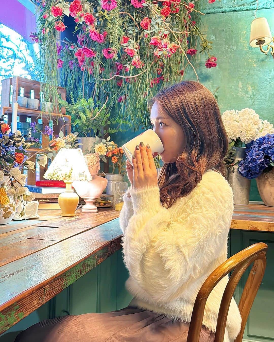 yurieのインスタグラム：「マンマミーア🎀 内装可愛くて美味しいカフェですた☕️  #韓国旅行　#渡韓日記　#マンマミーア韓国　#韓国美容  #韓国グルメ　#映えカフェ　#korea #koreancafe」