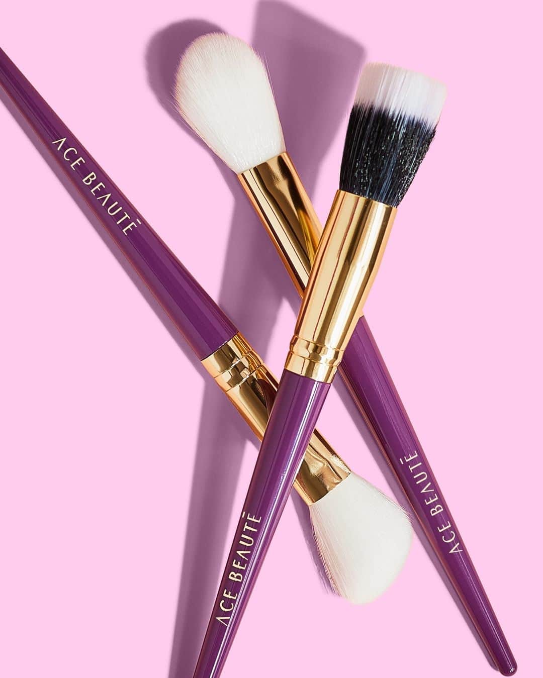 ipsyのインスタグラム：「Can’t remember the last time you washed your makeup brushes? This is your sign to tap the link in bio and learn how to clean your brushes so they look and feel new. #IPSY   BoxyCharm Product: @acebeaute 3 Piece Face Brush Set」