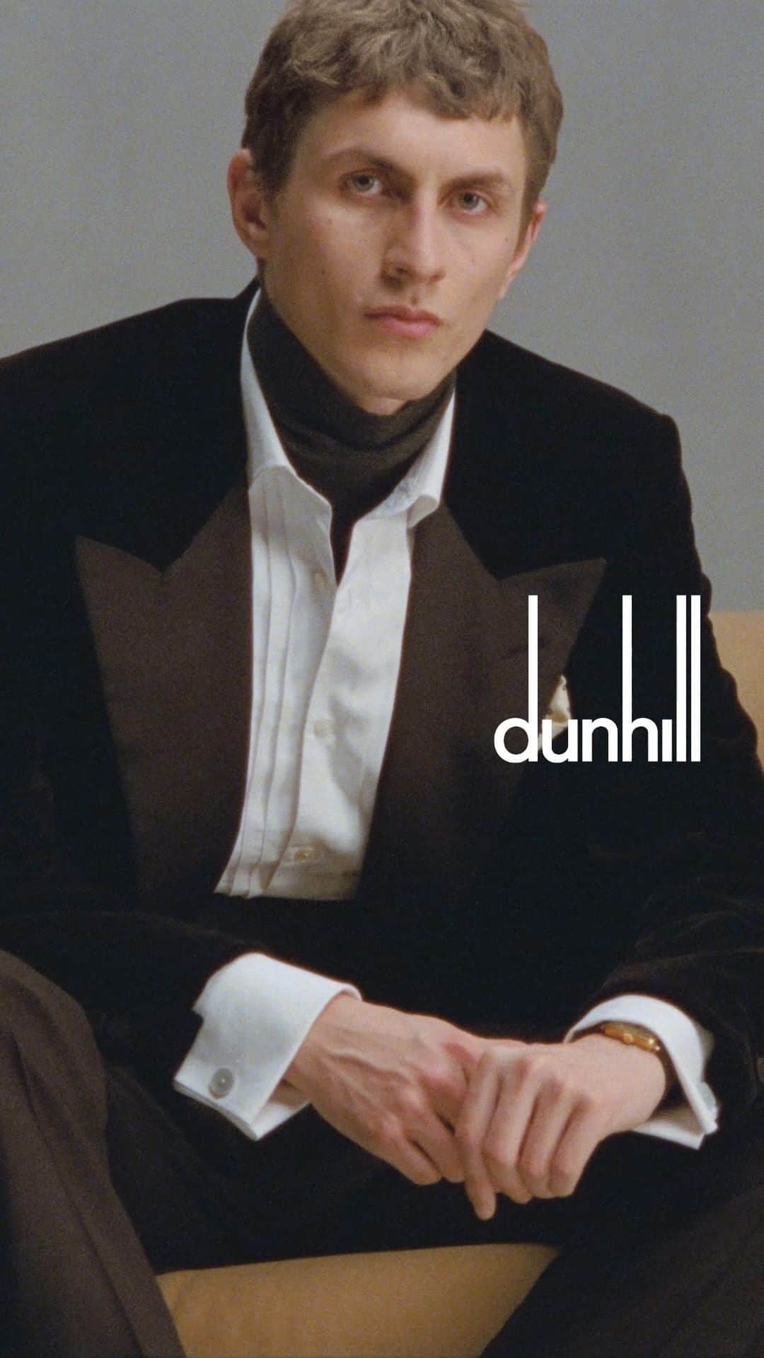 ダンヒルのインスタグラム：「The formal attire you need this festive season, distinguished by dunhill.  Shaped by modernity and nurtured by classicism, our latest campaign celebrates the hallmarks of the House, perfected over our 130 year history: style, innovation, and excellence.  Photographed by @luisalbertorodriguezstudio Styled by @tom_guinness Featuring @henrykitcher  #dunhillAW23」