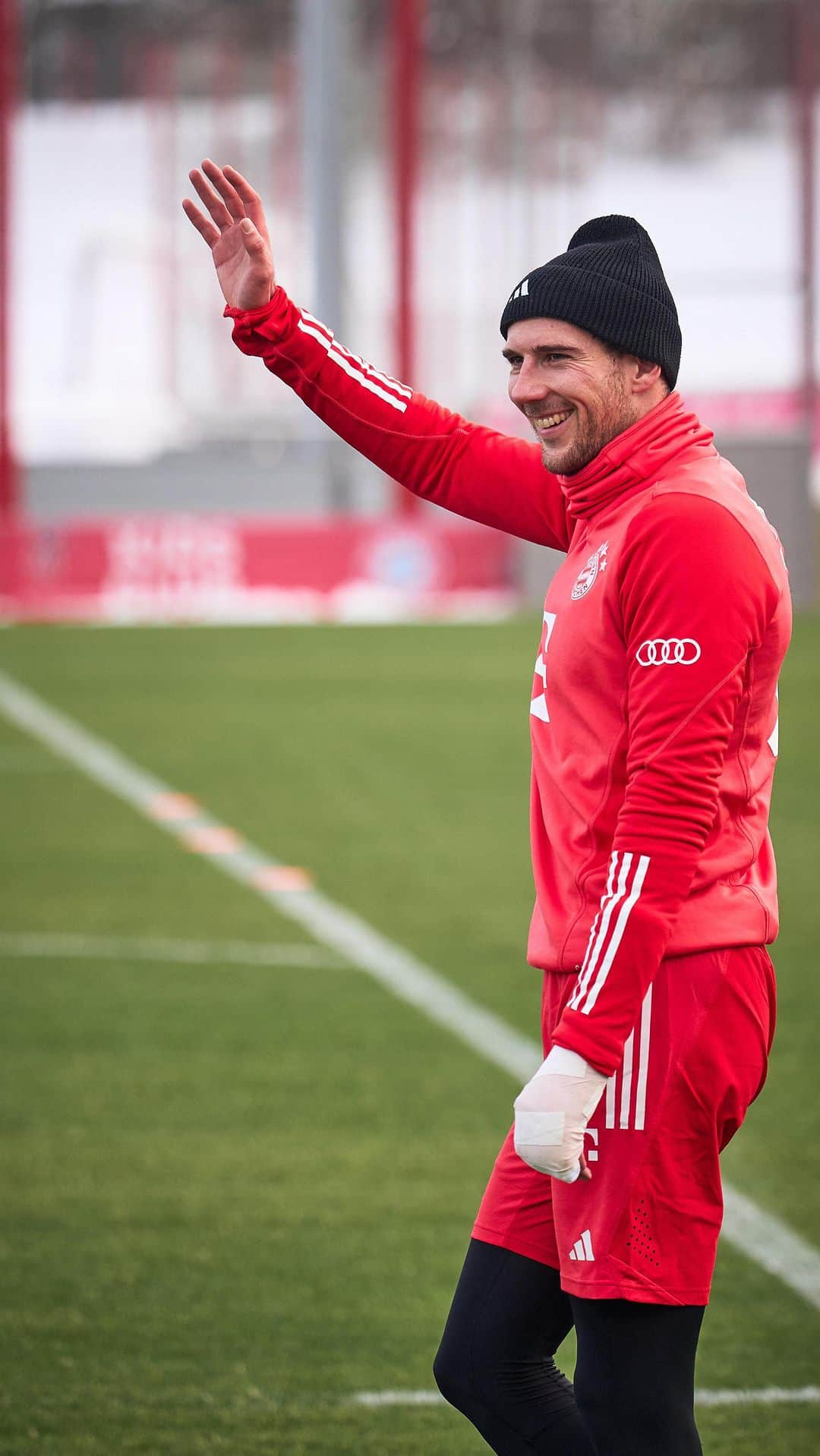 バイエルン・ミュンヘンのインスタグラム：「Santa came to visit today! 🥰🎅  #MiaSanMia #FCBayern」