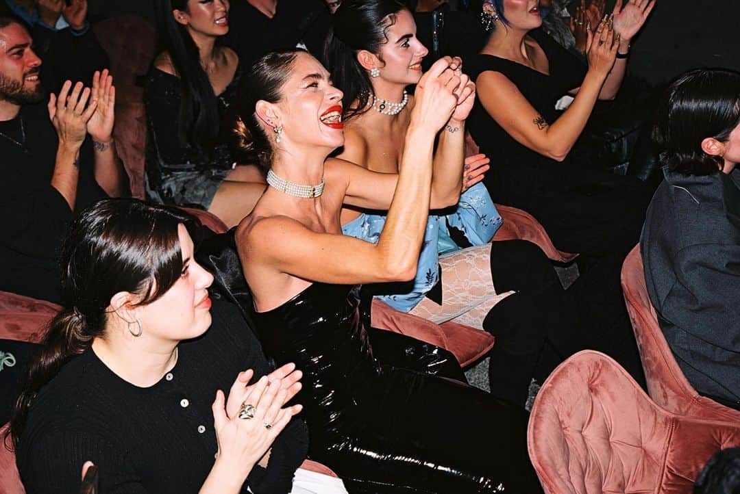 Vogue Españaのインスタグラム：「✨Todo lo que te perdiste en Vogue Fashion Fund 2023 ✨ El fotógrafo @francescplanes captó los momentos especiales de una noche para recordar.  #VFF se realiza en colaboración con Inditex.」