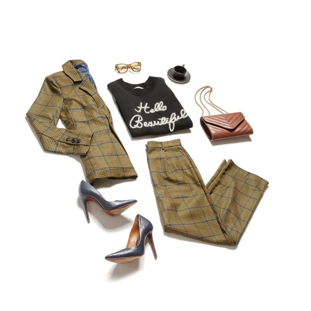 DAILYLOOKのインスタグラム：「Get back to business with this plaid ensemble! #flatlay #plaid #workstyles #officestyles」