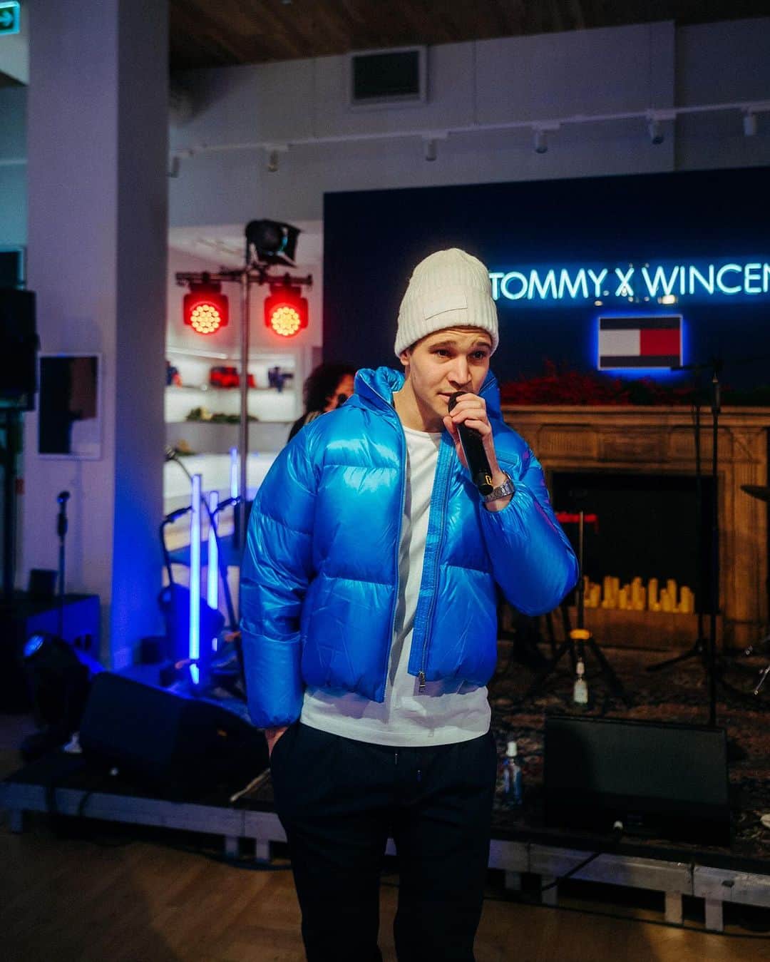 Tommy Hilfigerさんのインスタグラム写真 - (Tommy HilfigerInstagram)「Entering the Holiday season with a special performance at the Tommy Hilfiger store in Hamburg. Thanks to everyone who came along! #TommyXWincent  #TommyHilfiger」12月6日 1時55分 - tommyhilfiger