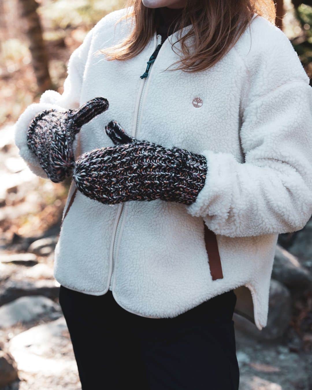 ティンバーランドのインスタグラム：「Step into the season with our holiday must-haves. ❄️  Shop gifts for her today.   #TIMBERLAND #BUILTFORTHEBOLD」