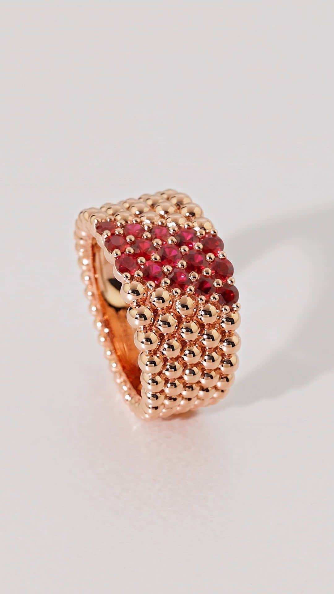 ヴァンクリーフ&アーペルのインスタグラム：「With its asymmetrical aesthetic, this Perlée couleurs ring combines golden beads with the shimmer of rubies, breathing joy and dynamism into the creation.   #VCAPerlee #DiamondBreeze #VanCleefArpels」