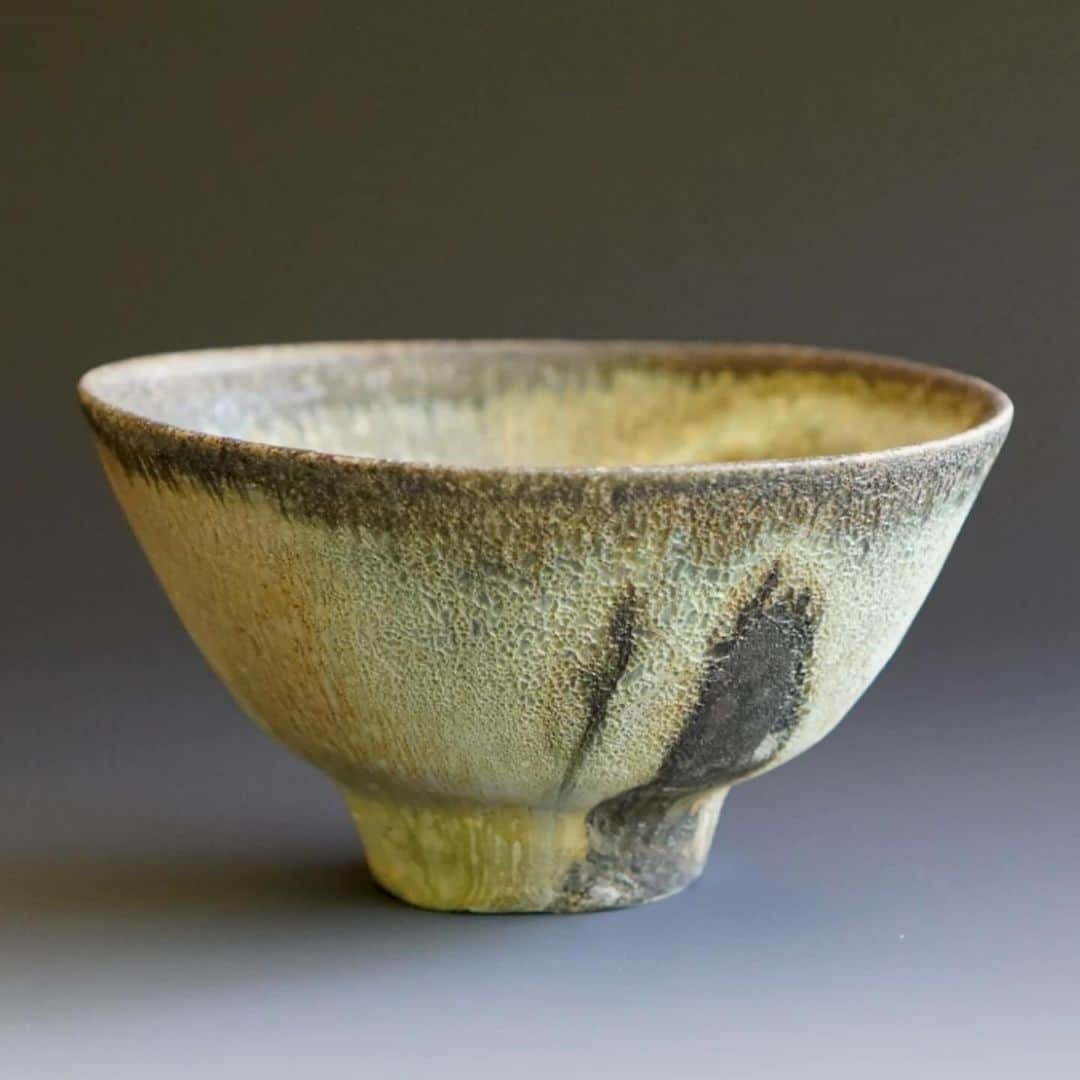 佐竹晃さんのインスタグラム写真 - (佐竹晃Instagram)「Wood fired Nuka glazed  Chawan (tea ceremony bowl) . Please check more pieces at www.akirasatake.com online shop or link in my bio . #akirasatake  #tea #teatime #chanoyu #teaceremony #akirasatakeceramics #clay #yunomi #shinoglaze #woodfiredpottery #asheville  #茶碗 #ちゃわん #chawan #gallerymugen  #茶 #陶芸 #陶芸家」12月6日 2時09分 - akirasatake