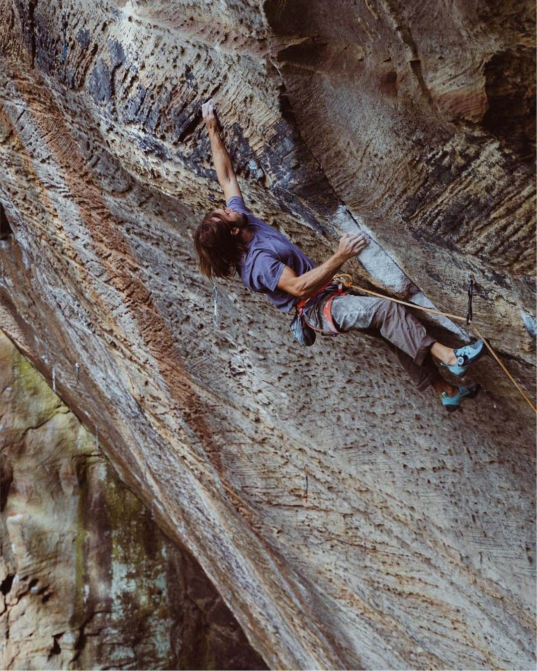 クリス・シャーマさんのインスタグラム写真 - (クリス・シャーマInstagram)「Repost from @prana • Long time prAna athlete, @chris_sharma took his first trip back to The Red in October. We got to accompany Chris as he tried some of the iconic routes, including the 5.14c Golden Ticket with @michaelakiersch.  "I had tried The Golden Ticket once on my previous trip when it was still a project.  So it was one of the climbs I was really looking forward to going back to. In the end, I wasn’t able to do it this trip but I’m super excited to come back soon. It’s a spectacular route!"  Head to the link in bio to read the full blog about the trip.  #pranaadventurer」12月6日 2時08分 - chris_sharma