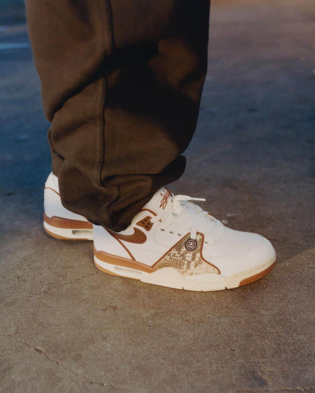 Stüssyさんのインスタグラム写真 - (StüssyInstagram)「Stüssy & Nike Air Flight 89 Low...  available on stussy.com, at select Stüssy chapter stores, and select Dover Street Market locations on Friday, December 8th  North America - Friday December 8th, 10am PST UK - Friday December 8th, 10am GMT Europe - December 8th, 10am CET Japan, Korea, & All Other Regions - Saturday December 9th, 10am JST」12月6日 2時08分 - stussy