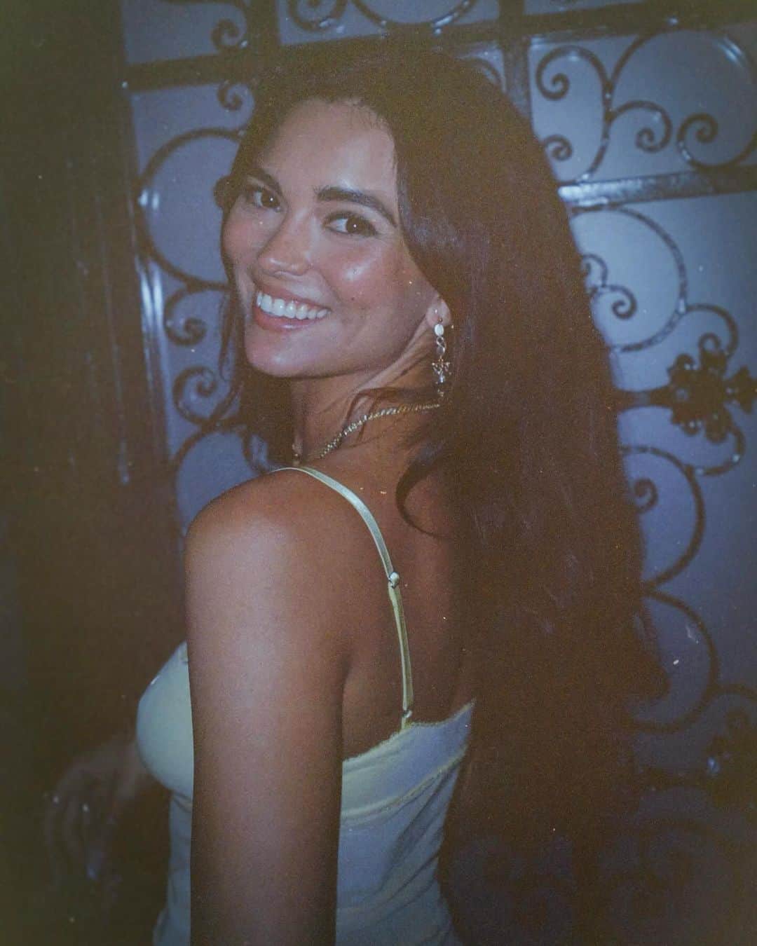 キラ・サントーロのインスタグラム：「Here, there & everywhere🌼」