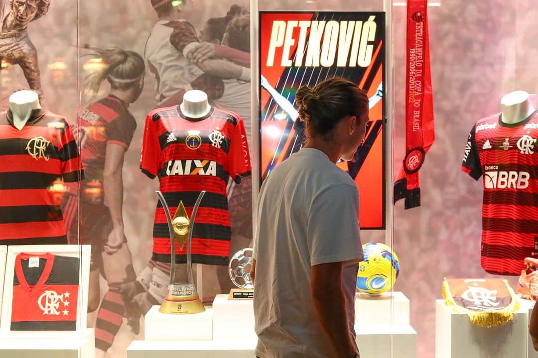 フィリペ・ルイスさんのインスタグラム写真 - (フィリペ・ルイスInstagram)「Uma vez Flamengo… ❤️🖤  A casa é SUA, @filipeluis! Volte sempre! Essa história você ajudou a construir com maestria, paixão e classe! ❤🖤  📸 Gilvan de Souza / CRF」12月6日 2時37分 - filipeluis