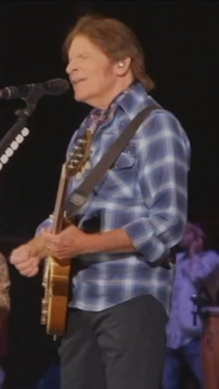 ジョン・フォガティのインスタグラム：「A little throwback to “With a Little Help from My Friends” live during the 50-year trip show at @redrocksco   More show dates coming soon for 2024! 🎸🎶   #JohnFogerty #TheBeatles #JoeCocker #RedRocks」