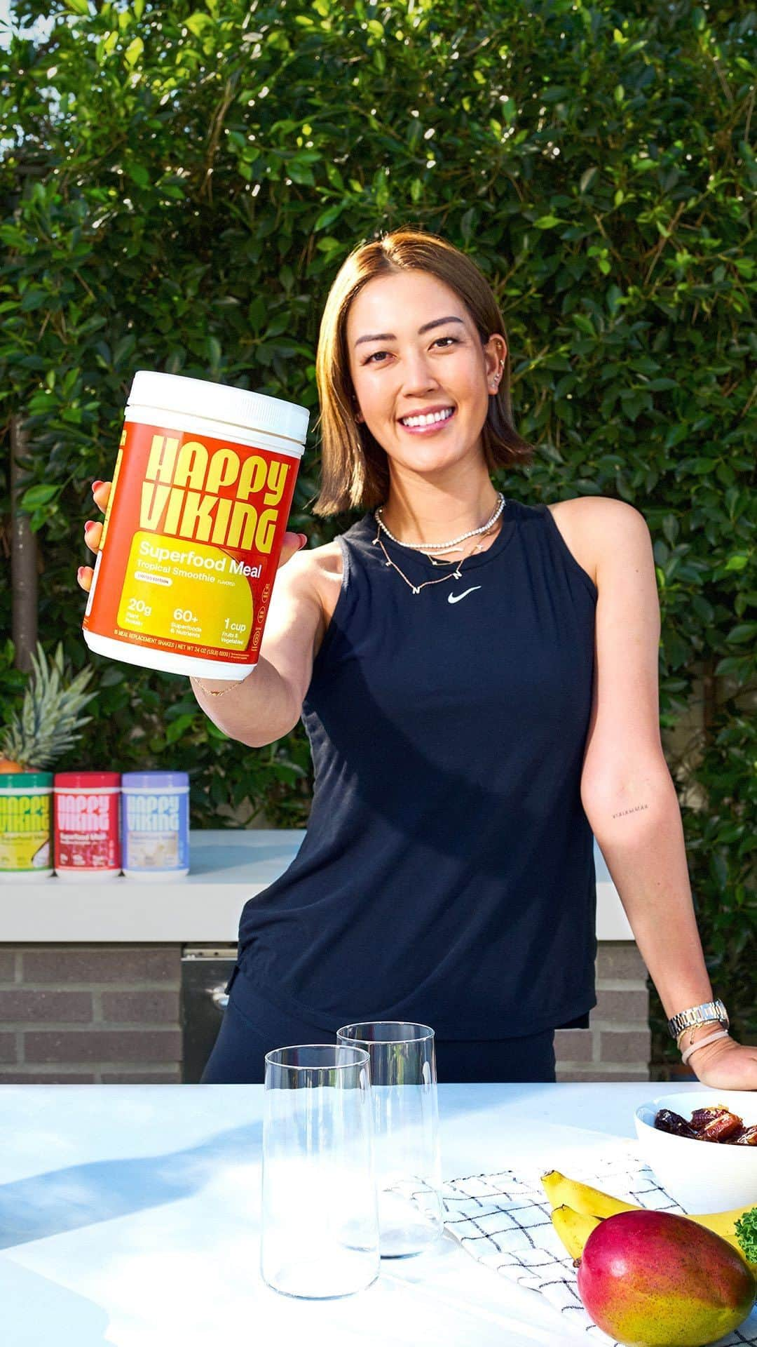 ミシェル・ウィーのインスタグラム：「IT’S HERE! 🎉 I partnered with @venuswilliams to create my very own LIMITED EDITION @drinkhappyviking flavor.  My Tropical Smoothie blend takes me back to Hawaii 🍹  I can’t wait for you to try it!!」