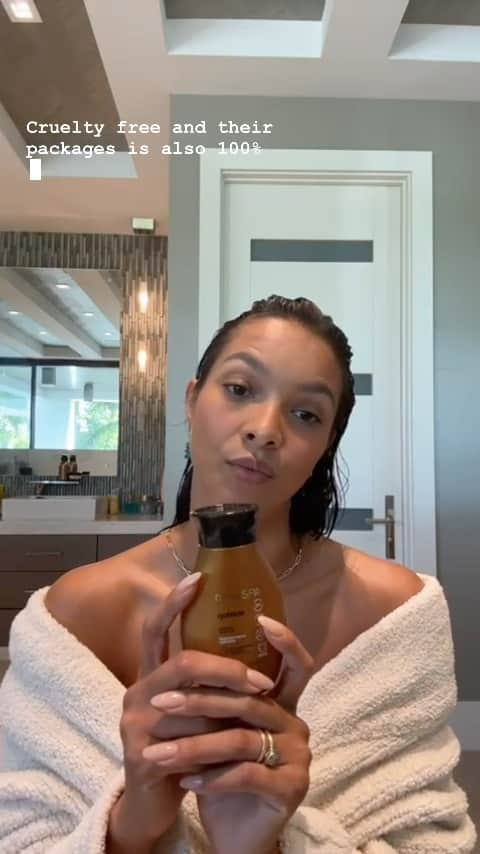 ライス・リベイロのインスタグラム：「This just in: @laisribeiro joins us at @nativaspa_official as brand ambassador to spread the word of our whole care culture 🧡 our shared brazilian roots, our passion for caring for ourselves, the people we love and the planet make up for the perfect match! Who else is excited to see what’s coming from this partnership? Keep an eye out and make sure to follow us everywhere.」