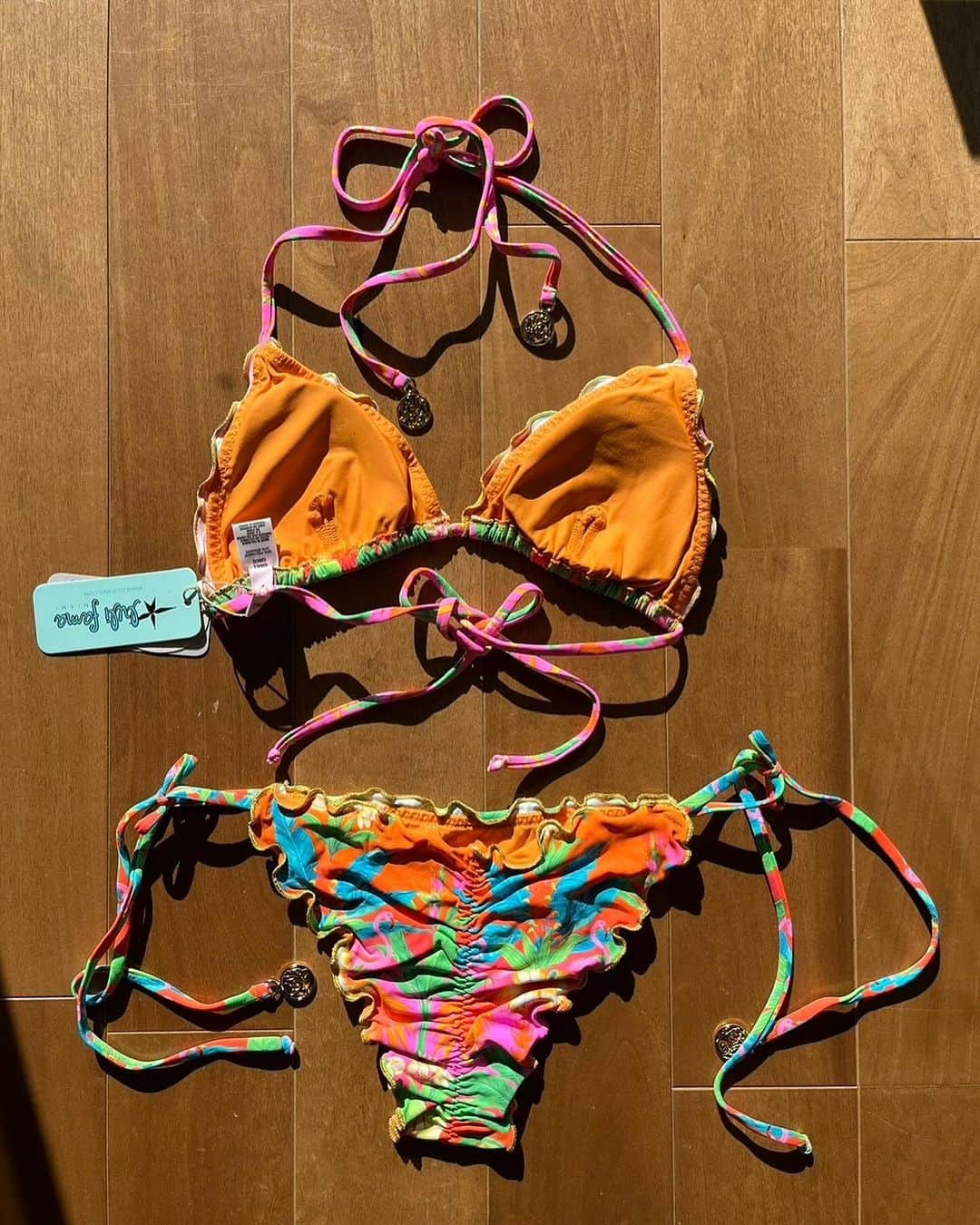 Luzさんのインスタグラム写真 - (LuzInstagram)「Luli Fama のめちゃくちゃ可愛い三角ビキニ👙入荷🧡  これは自分でもお買取しようか悩み中ー‼️やば可愛い😍  @brazilmizugicom  2008年からオンラインで水着選びのご相談を受け続け早15年目‼️  悩んだらラインして下さい👍👍  今なら、ライン登録ではじめてのお客様用のクーポン配信中！  水着選びのご相談はインスタ、ラインからどうぞ❤️あなたにピッタリの水着選びをお手伝いします‼️  サイズ選びがわからない、不安な方はまずはヒップサイズ、ブラのサイズをメールしてくださればだいたい合うサイズがわかります👙  店主は @melonandpeach  #インポート水着  #ブラジリアンビキニ  #水着女子  #水着コーデ #インポートビキニ  #水着通販  #ビキニ　　　　 #水着  #水着美女 #筋トレ女子  #ボディメイク女子　 #フィットネス女子  #アラフォー」12月6日 2時57分 - brazilmizugicom