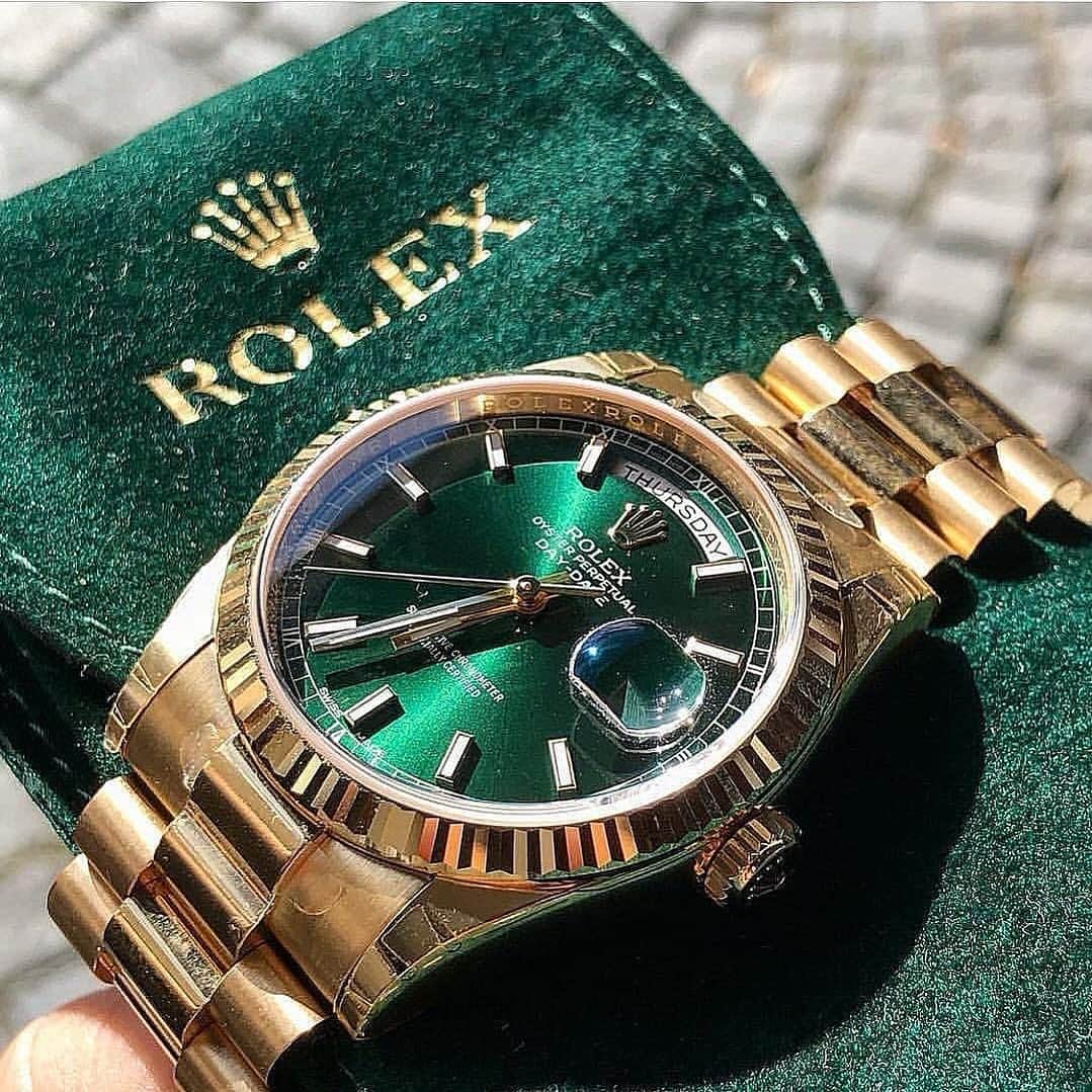 Daily Watchのインスタグラム：「Green on green ✅ Rolex Day-Date 36. Photo by @goldstube」