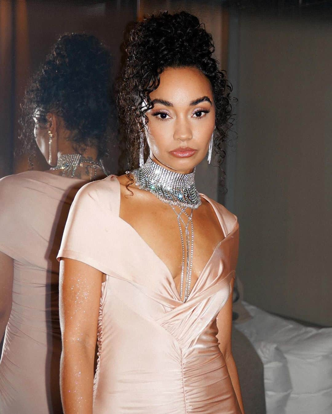 Agent Provocateurのインスタグラム：「Little Mix, Big Glamour  The stunning @leighannepinnock shines in the Laynie bodychain.  Elevate your evening look to the next level: Laynie's sparkling peachy crystals are the perfect finishing touch.  Tap to explore Laynie.  #KnickersForever #AgentProvocateur」