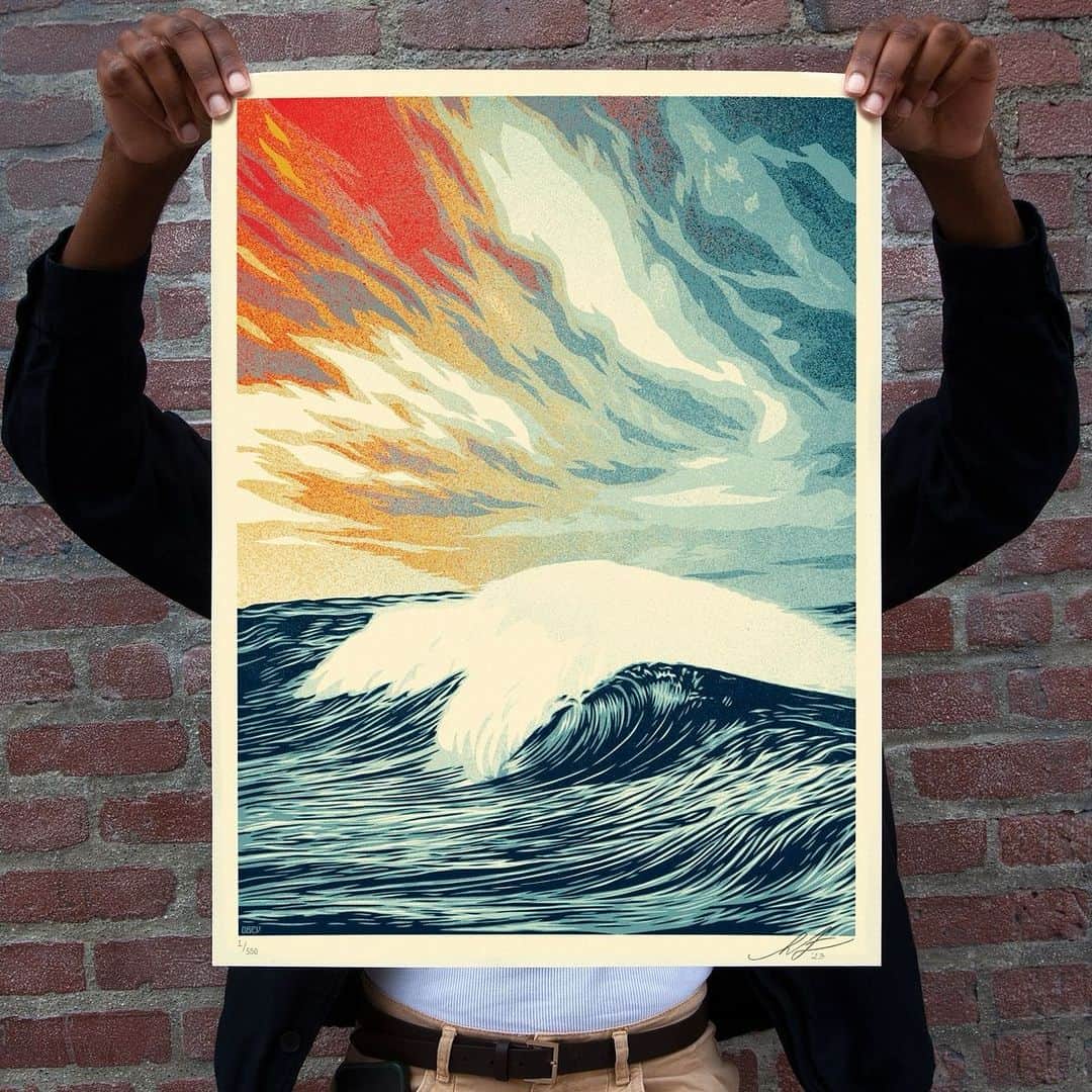 Shepard Faireyのインスタグラム：「NEW Print Release: “Force of Nature” Available Thursday, December 7th @ 10 AM PST!⁠ ⁠ This "Force of Nature" is both a celebration of nature and a cautionary tale. Waves are beautiful and represent a powerful, hypnotic rhythmic cycle, but when energized by a storm, waves can be incredibly destructive. The semi-predictable patterns of seasonal flooding from the Tigris and Euphrates rivers in Mesopotamia led to fertile land and the formation of Sumer, the first civilization. Humans have thrived by studying and adapting to weather patterns. An awareness of, and respect for, the undulations of nature has been crucial to the development of civilization and the success of its various communities. Climate change has demonstrated what happens to civilization when nature becomes more powerful and less predictable. From hurricanes Sandy, Katrina, and many others, to uncontrollable wildfires in CA, tornadoes in the midwest, and record temperatures and heat-related deaths in Europe where many lack air-conditioning, civilization is often unequipped to deal with the global warming-fuelled force of nature. A portion of proceeds from this print go to @greenpeaceusa‘s efforts to fight for responsible environmental policies. Thanks for caring!⁠ –Shepard⁠ ⁠ PRINT DETAILS:⁠ Force of Nature. 18 x 24 inches. Screen print on thick cream Speckletone paper. Signed by Shepard Fairey. Numbered edition of 550. Comes with a Digital Certificate of Authenticity provided by Verisart. $60. A portion of the proceeds will be donated to Greenpeace USA. Available on Thursday, December 7th @ 10 AM PST at https://store.obeygiant.com. Max order: 1 per customer/household. International customers are responsible for import fees due upon delivery (Except UK orders under $160).⁣ ALL SALES FINAL.」