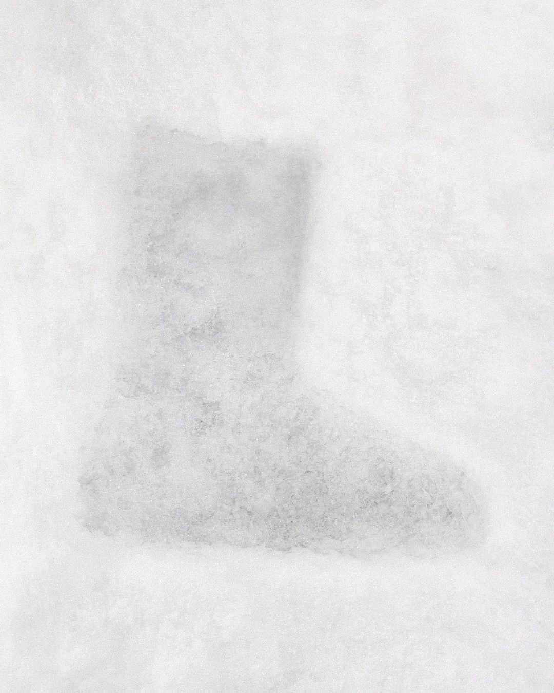 Repettoのインスタグラム：「Freezing Cold FW23.   Can you guess the boots ?   #RepettoFW23」