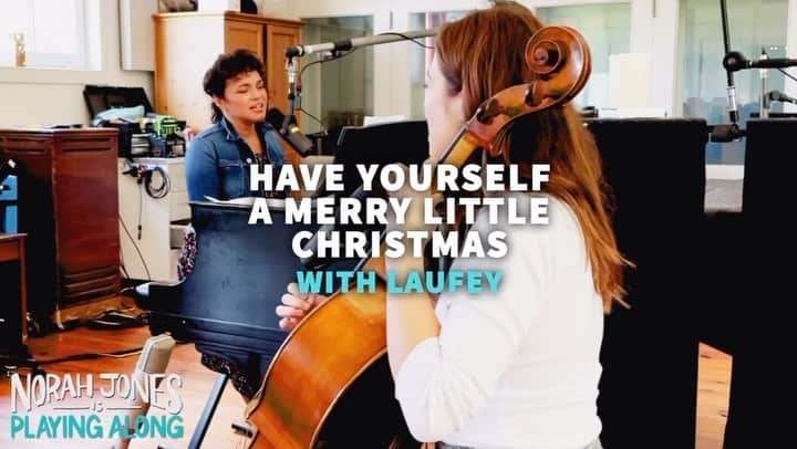 ノラ・ジョーンズのインスタグラム：「💚♥️ Watch the full video for ‘Have Yourself A Merry Little Christmas’ with @laufey from the @playingalongpod at the link in bio.」