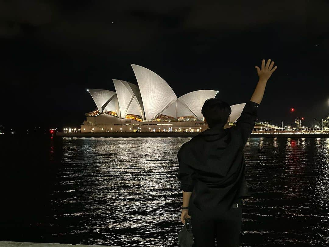 シン・ジエのインスタグラム：「👋」