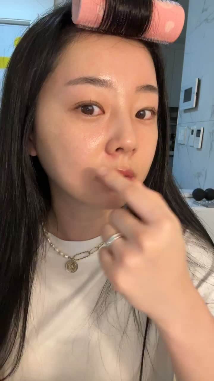 ユ・ボファのインスタグラム：「오랜만에 메컵라이브🩷 팜트리 후기 써주신분들 정리해서 커피쿠폰 디엠 보낼게요🥹  오랜만에 켰는데도 끝까지 봐주셔서 감사합니다 사랑해요😘😘  당첨자 안내  @ullaulla_v @jjjjuyaunni___ @som.vly @ww.polar @mi.__.xxo @jjeong_92 @seol_ks @ji_eun_zzz @da_velyoon @dayeah.22  이유데이 계정으로 DM부탁드릴게요💚」
