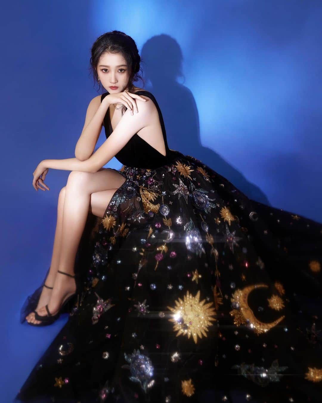 クアン・シャオトン（Guan Xiaotong）さんのインスタグラム写真 - (クアン・シャオトン（Guan Xiaotong）Instagram)「💙✨🌙🌌～」12月6日 12時58分 - stronger917