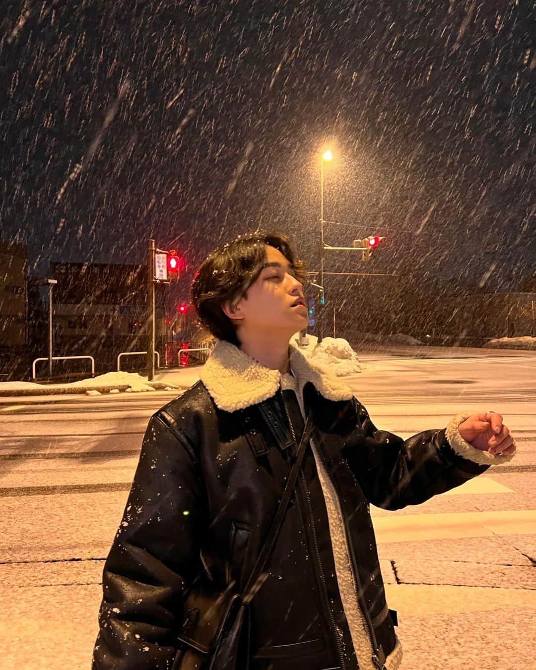 まきとんのインスタグラム：「snow season is here⛄️❄️ 今年も東京で雪降らないかな」