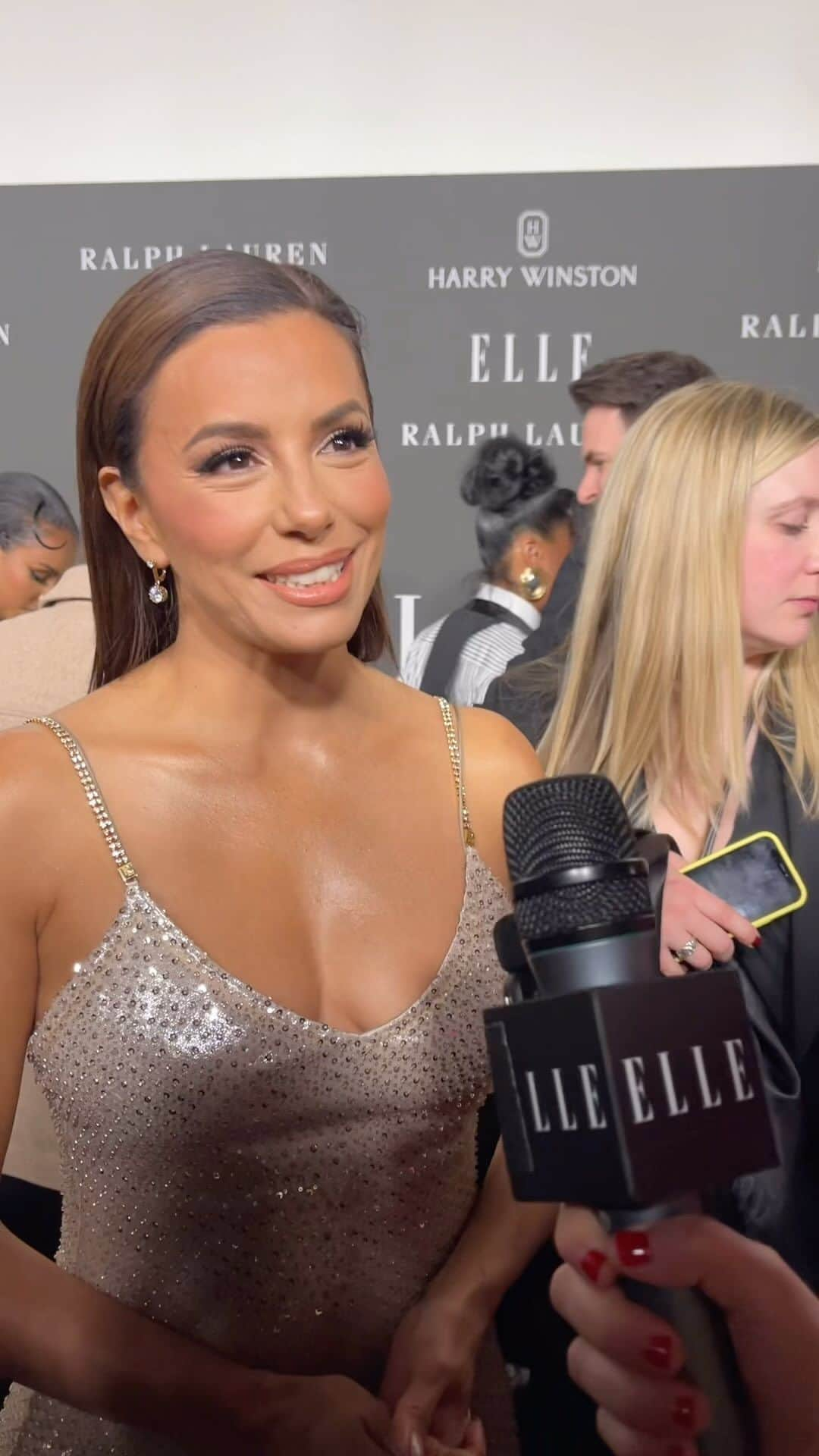 ELLE Magazineのインスタグラム：「Women in Hollywood honoree #EvaLongoria said it! #FlaminHot Cheetos are THE snack. 🔥 (Longoria is wearing @ralphlauren collection.) #ELLEWIH @harrywinston @viaraewines」