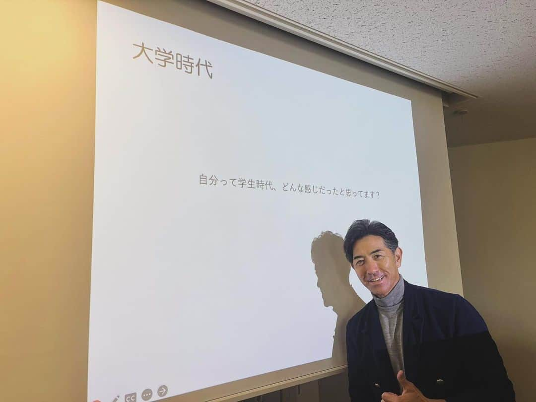 G.G.佐藤さんのインスタグラム写真 - (G.G.佐藤Instagram)「我が母校、法政大学での講義 人と比べない なりたい自分へ 人生のピークは常に未来ある。 野球部も聴きに来てくれましたぁー！ これからの活躍が楽しみ #法政大学　 #リーダーシップ論」12月6日 13時26分 - gg_sato_takahiko