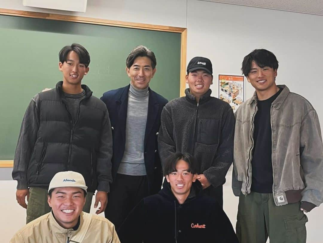 G.G.佐藤さんのインスタグラム写真 - (G.G.佐藤Instagram)「我が母校、法政大学での講義 人と比べない なりたい自分へ 人生のピークは常に未来ある。 野球部も聴きに来てくれましたぁー！ これからの活躍が楽しみ #法政大学　 #リーダーシップ論」12月6日 13時26分 - gg_sato_takahiko