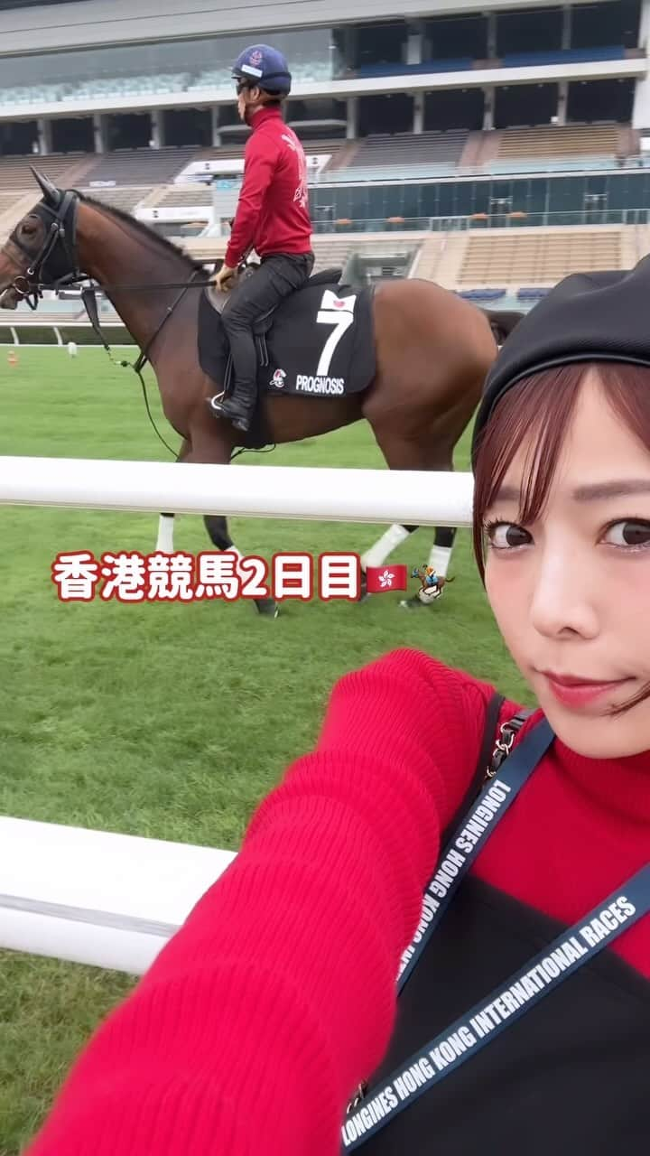 桑原茉萌のインスタグラム：「【香港競馬2日目朝🏇🇭🇰】追い切り見学！ こんなに間近で馬も騎手も拝見できて大興奮でした✨  #香港 #hkjc #hongkong #horseracing #川田将雅 #騎手 #競馬 #香港競馬 #香港国際競走  #國際騎師錦標賽 #浪琴國際騎師錦標賽 #騎師非凡一族 #跑馬地馬場 #浪琴 #IJC #LonginesIJC #HKRacing #Jockeysarespecialbreed #GoRacingHK #HappyValleyRacecourse  #longines #香港國際賽事 #浪琴香港國際賽事 #世界舞台草地王者 #沙田馬場  #浪琴 #HKIR #HKRacing #turfworldchampionships #GoRacingHK  #ShatinRacecourse  #longines #umajo #fyp」