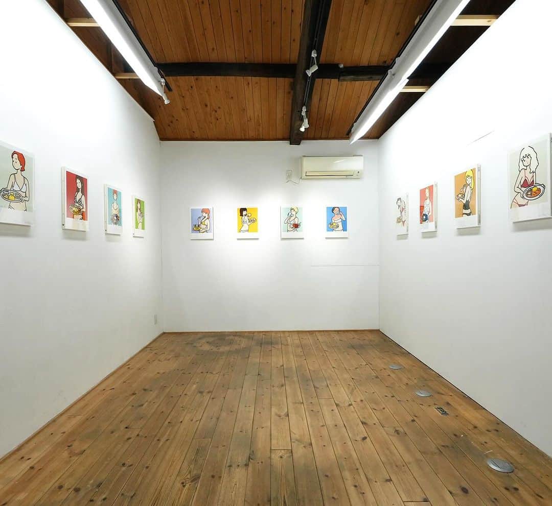 白根ゆたんぽのインスタグラム：「開催中  白根ゆたんぽ x Buttah BIJIN CURRY CALENDAR 2024 展  Osaka Part1 / 前期 at POL @pol_2020  2023/12/1(金)–12/10(日) ※12/7(木)休み 平日13:00-18:00 土日12:00-19:00 大阪市中央区谷町6-18-29 2F  カレンダーの他、ステッカーセット、クリアファイル、アクスタもありますよ。 明日木曜はお休みなのでおきをつけください。 #美人カレーカレンダー2024」