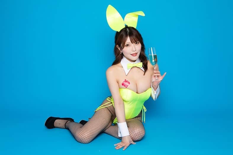 新村あかりのインスタグラム：「2024年1月26日(金) 六本木レッドドラゴンさんで 1日キャバクライベントします♡ みなさんと一緒にお酒飲みたいｯｯ🥹💓 会いに来てくれる？」