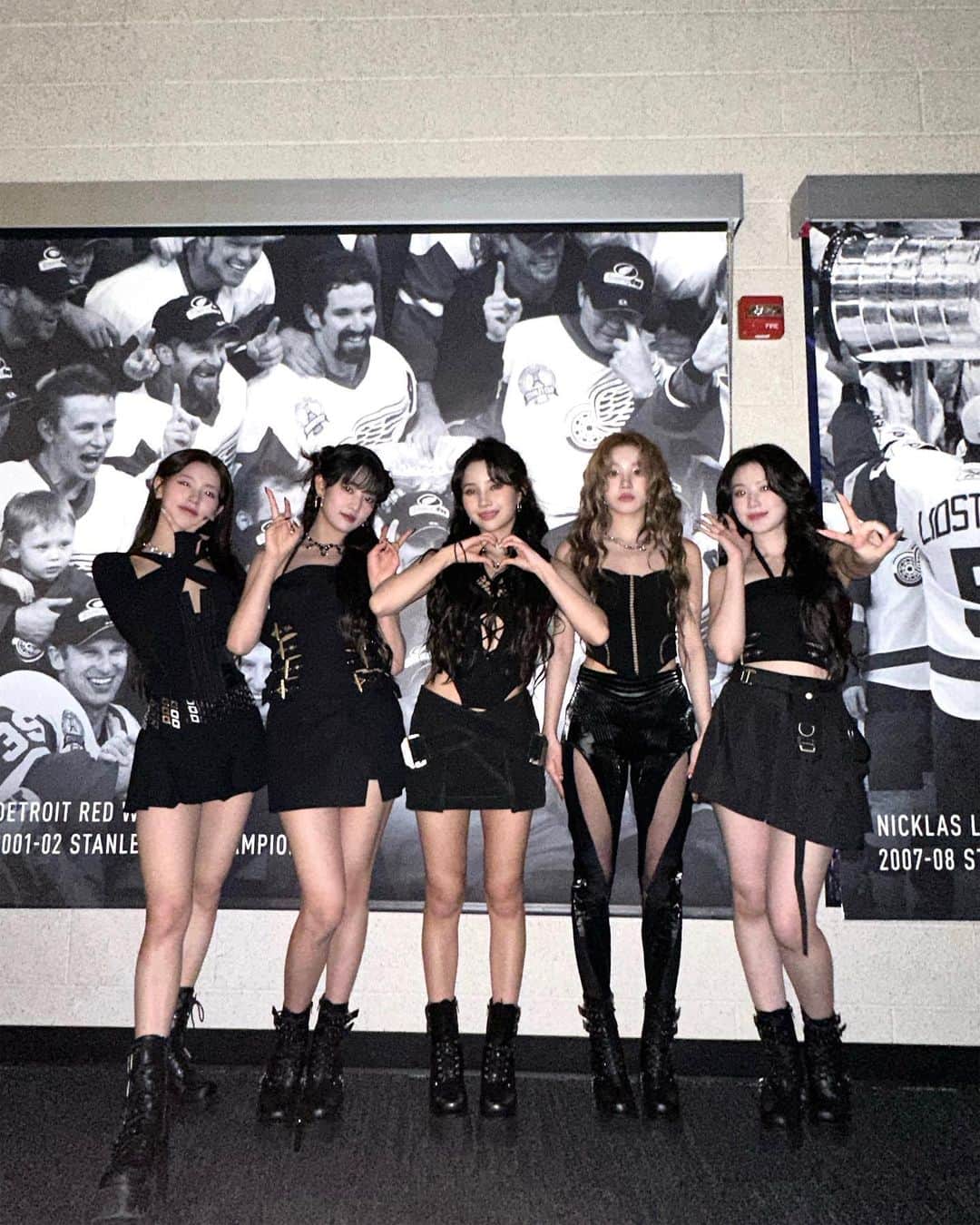 (G)I-DLEさんのインスタグラム写真 - ((G)I-DLEInstagram)「[📸] 231205 @ Jingle Ball 2023 in Detroit  Thank you NEVERLAND for the amazing support 🖤 네버랜드의 사랑을 받아 오늘 Jingle Ball 무대도 대성공 😆 다음 무대까지 더 뜨겁게 달려봐요 🔥  #여자아이들 #GIDLE #iHeartJingleBall⁠ #955JingleBall」12月6日 13時57分 - official_g_i_dle