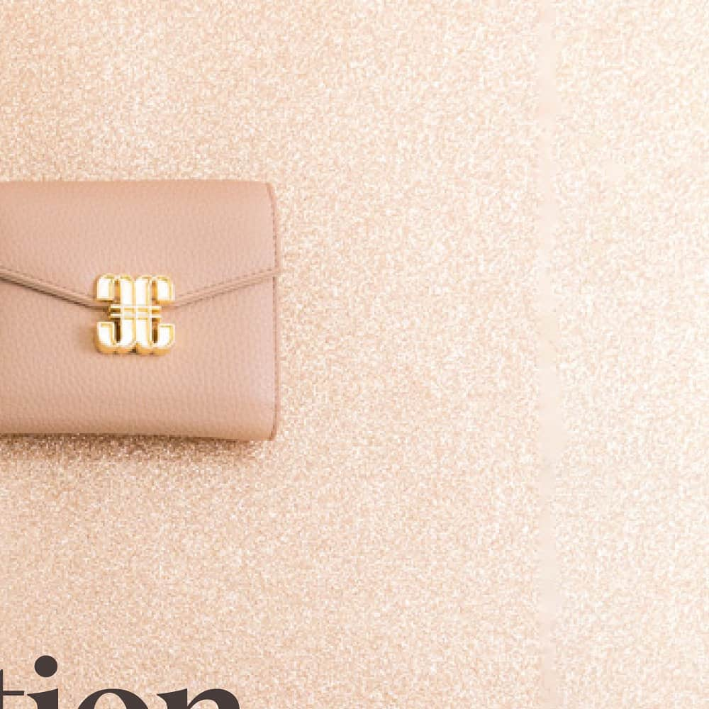 JILL by JILLSTUARTのインスタグラム：「2024年1月1日は、 一粒万倍日と天赦日が重なるラッキーデー Lucky Wallet Collection ￣￣￣￣￣￣￣￣￣￣￣￣￣￣￣￣￣￣￣￣  2024年1月1日は、 一粒万倍日と天赦日が重なるラッキーデー! この日に合わせてお財布を新調すると 幸せか舞い込むとされています。 ギフトにも、自分用にも、 新年に向けて幸運を呼び込む準備を。 　  ￣￣￣￣￣￣￣￣￣￣￣￣￣￣￣￣￣￣￣￣￣ #ジルバイジルスチュアート  #jillbyjillstuart #jillby  #JILL_23AW #2023aw」