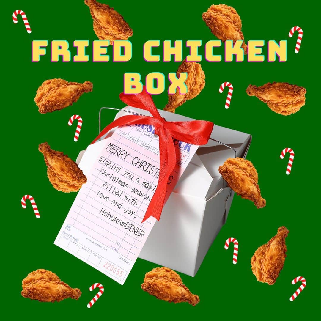 カフェ ホホカムのインスタグラム：「🎅🏻FRIED CHICKEN BOX🍗🥡 毎年大人気のチキンボックス、今年もやります🎅🏻💭 ＼fried chicken to-go BOX／ 🍗fried chicken 5P 1500yen(1P 370yen) 🌶spicy fried chicken 5P 1700yen(1P 420yen) 12/25までお得なテイクアウトのチキンBOXやります！ 今年はかわいいメッセージ付📃💞 クリスマス当日は揚げるのにお時間かかる場合があるのと、売り切れる可能性もございますので、お電話で事前のご予約をおすすめしております☎️03-5775-5708 駅近に移転してきたのでピックアップにも超便利になりました🏃‍♀️(原宿駅から徒歩2分　明治神宮前駅徒歩1分) 当店の美味しいフライドチキンと素敵なクリスマスをお過ごしください🎄 ❤️Happy Christmas❤️ #hohokamdiner #happyholidays #friedchicken #christmas  #原宿駅前カフェ #フライドチキンボックス #メリークリスマス #フライドチキン」