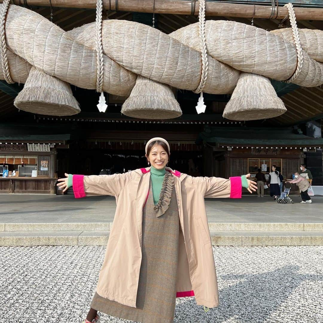 フジテレビ「空旅をあなたへ」さんのインスタグラム写真 - (フジテレビ「空旅をあなたへ」Instagram)「今週木曜日22:54〜の「空旅をあなたへ」は、 アーティスト・miwaが巡る、 島根県・出雲✈️  悠久の時を紡ぐ、島根県・出雲⛩️ 日本神話ゆかりの名所が、旅人を迎えます🥹☀️  縁結びの神社で知られる、出雲大社へ🚶  御祭神、大国主大神が因幡の白兎を救ったという神話が語られています🐇  出雲には全国の神様が集い、 さまざまなご縁が結ばれると言われています☺️✨  旅と音楽のマリアージュ。 いにしえの浪漫と響き合う　 出雲の空旅が始まります🥹  是非ご覧ください！  #miwa さん #島根県 #出雲 #出雲大社 #空旅をあなたへ #soratabi #撮影 #撮影オフショット」12月6日 14時13分 - soratabi_fuji