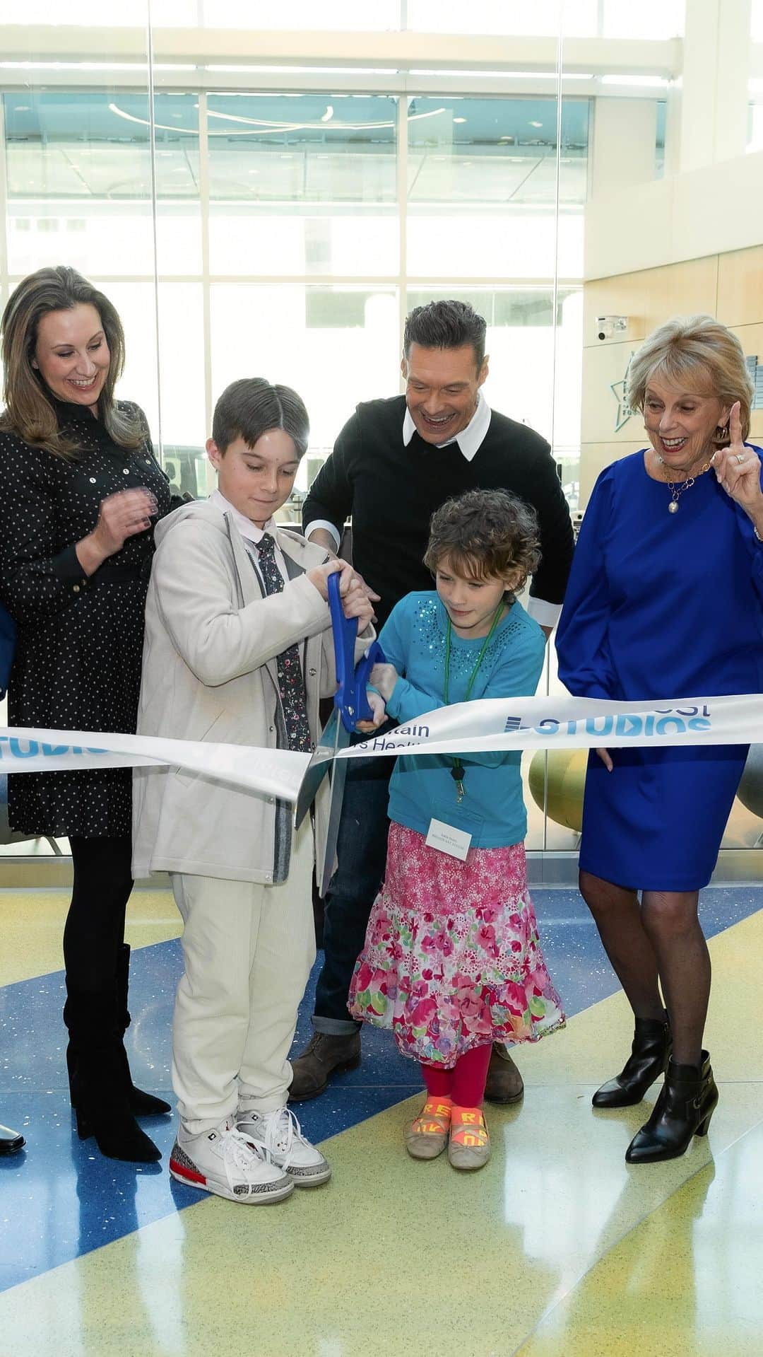 ライアン・シークレストのインスタグラム：「This is one of the best parts… Officially opening our 14th #SeacrestStudios at @primarychildrens in Salt Lake City with the honorary ribbon cutting」