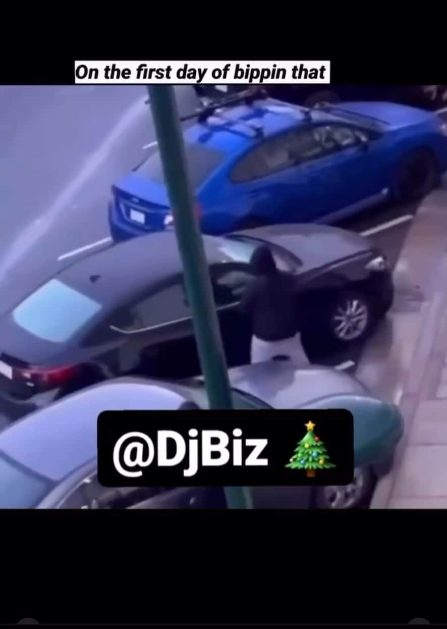ベイビー・バッシュのインスタグラム：「Well it’s that time of the year my Friends!! Hahaha Merry Bippness!!!! (Remember when at the mall or events don’t leave Valuable shit in your whip) #MerryBippness」