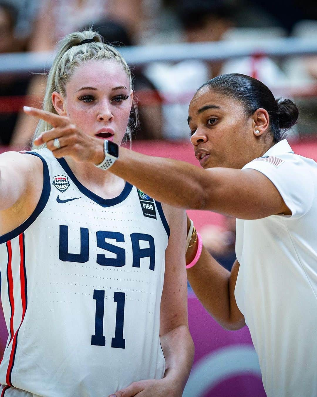 USA Basketballさんのインスタグラム写真 - (USA BasketballInstagram)「We love her passion to lead.  🇺🇸 #USABWU19 head coach Joni Taylor is the 2023 USA Basketball Jr. National Team Coach of the Year! #USABAwards」12月6日 6時06分 - usabasketball