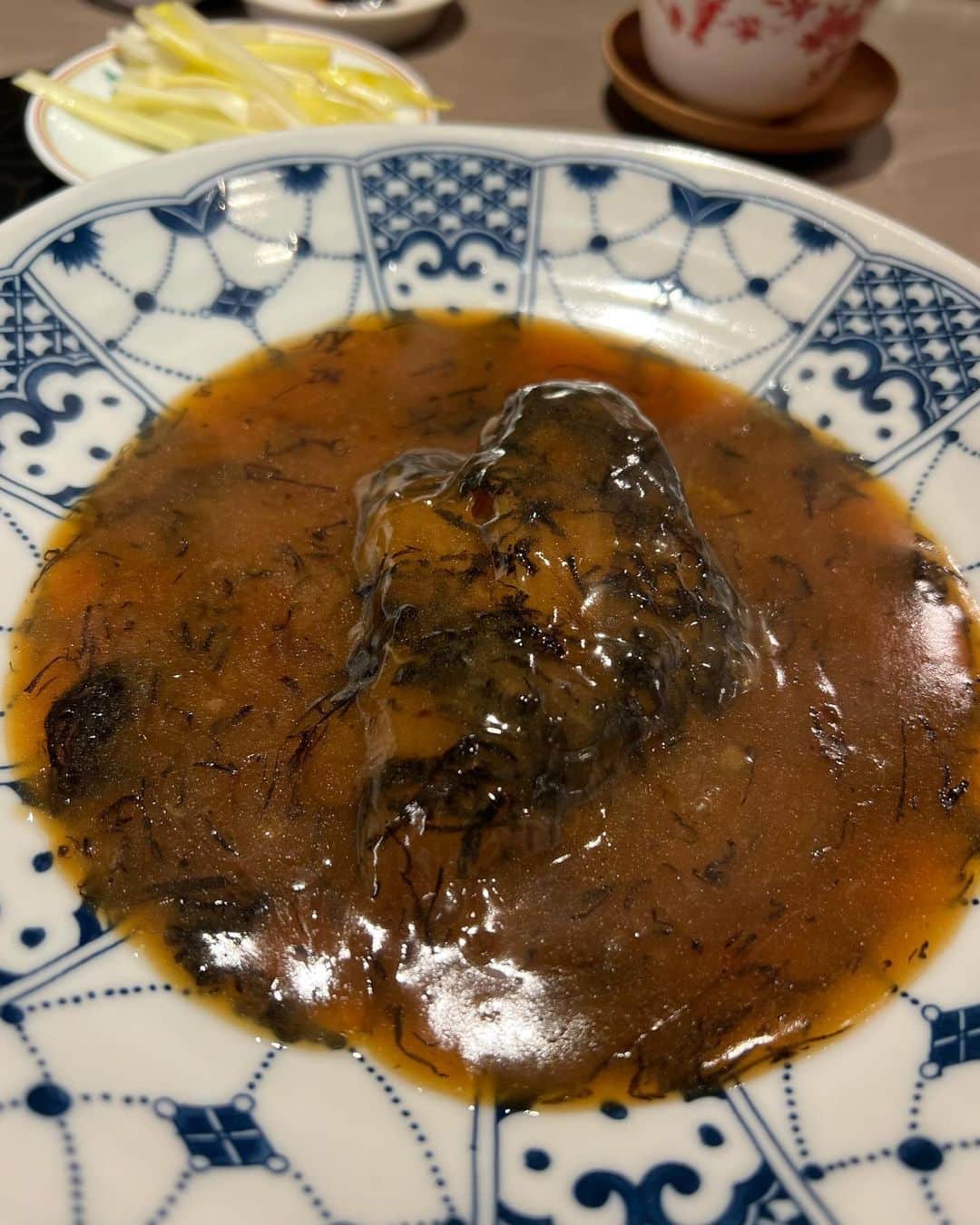 甘糟記子さんのインスタグラム写真 - (甘糟記子Instagram)「週末、いつもお世話になってる姉さんの誕生日お祝いで、銀座にある中華　嘉禅に行ってきました\(//∇//)\ @ginza_kazen   ここの中華本当好き！！  何食べても美味しいのよ(≧∀≦)  町中華というより、日本の高級中華ってイメージかな？ でも味付けが私好み！  北京ダックも全然好きじゃないんだけど、ここのは美味しいのよね(๑˃̵ᴗ˂̵)  フカヒレもソースまで全部いただいちゃうよ〜（笑）  2人ともいいお年なので、お肌にいいものをね（笑）  以前一緒にお仕事させてもらってから、こうやって今でも仲良くさせてもらえててありがたいなって思います\(//∇//)\  お誕生日おめでとう〜！  #誕生日お祝い#銀座グルメ#嘉禅#銀座嘉禅#美味しかった#北京ダック」12月6日 6時15分 - norihey924