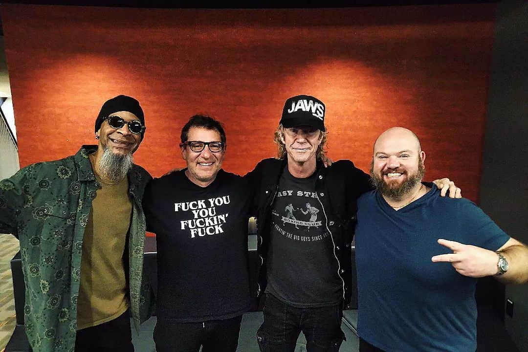 ダフ・マッケイガンのインスタグラム：「@999kisw . Seattle's BEST rock!!!」
