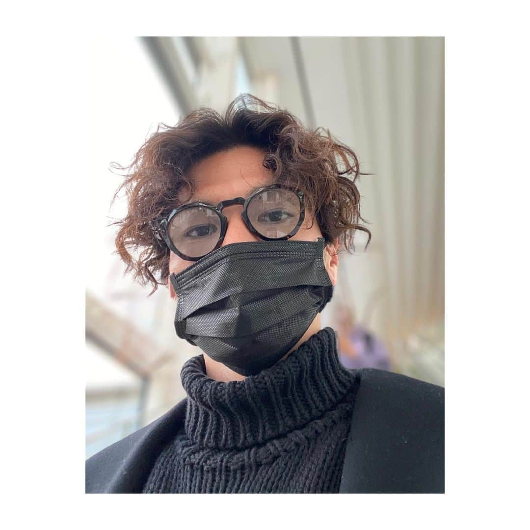 U-YEAH さんのインスタグラム写真 - (U-YEAH Instagram)「視力が落ちた。免許証にギリ記載しなくていいくらい。皆様も、デジタル機器の長時間連続使用には十分ご注意を⚠︎」12月6日 6時46分 - u_yeah1983