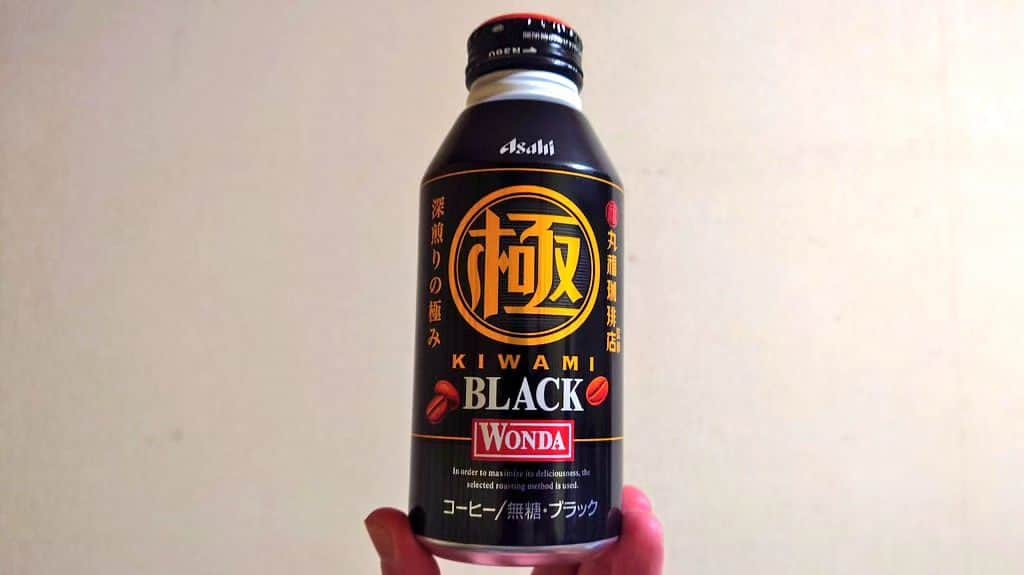 古谷健太のインスタグラム：「ヤンキーの改造オデッセイみたいな配色やけどこれほんまに美味しい  #黒に金 #コーヒー」
