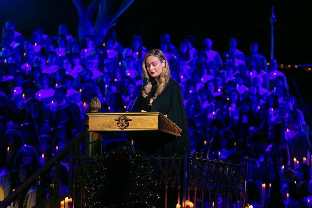 ブリー・ラーソンさんのインスタグラム写真 - (ブリー・ラーソンInstagram)「What a joy to kick off the holiday season at @disneyland hosting their Candlelight Ceremony 🕯️🎄」12月6日 7時39分 - brielarson