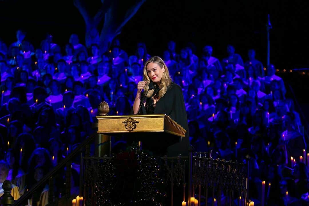 ブリー・ラーソンのインスタグラム：「What a joy to kick off the holiday season at @disneyland hosting their Candlelight Ceremony 🕯️🎄」