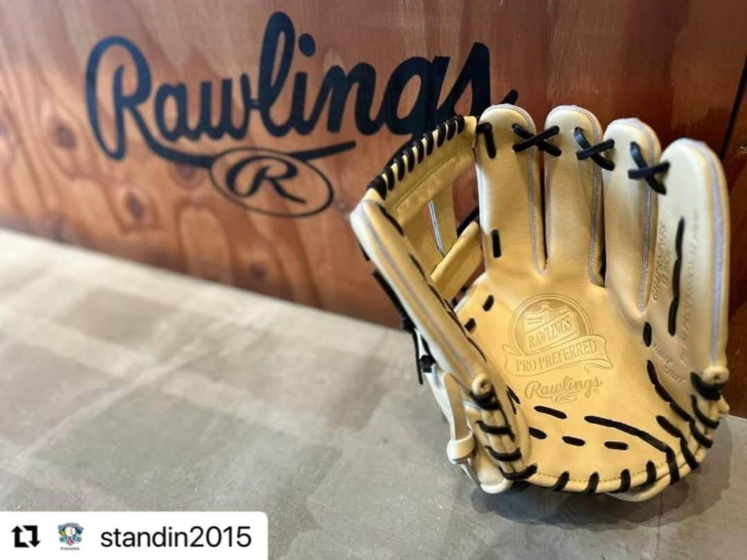 Rawlings Japanさんのインスタグラム写真 - (Rawlings JapanInstagram)「#Repost @standin2015 with @use.repost ・・・ . ローリングス 硬式内野手用  '24年春夏限定モデル🌸🍉 入荷いたしました！！！  大人気！ ローリングスのキャメルカラーのグラブ👀  ステッチとラベルのオプティックイエローが 差し色になっていて超可愛いです🫶🏻💚  大きめの内野手用をお探しの方、、！ ご来店お待ちしております💁🏼‍♀️  color:キャメル size:12インチ price:60,500 #ローリングス  #フィンガーシフト #グラブ @rawlings_japan_llc」12月6日 7時43分 - rawlings_japan_llc