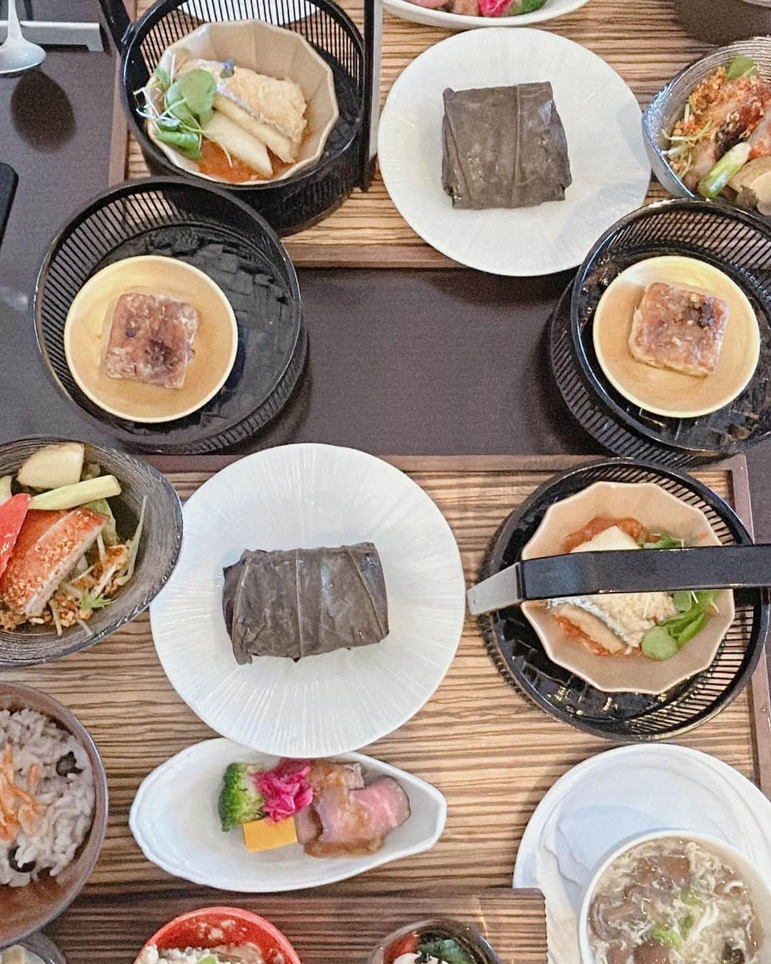 SPARAのインスタグラム：「久しぶりに中国料理の正木さんへ @chineserestaurantmasaki   まだオープンしたばかりの時に行って、美味しかったからまた行きたいと思いつつなかなかタイミング合わずでしたが、ゆかさんと一緒に♡ @thai_pink_elephant_   ゆかさんとはついこの間ランチしたばかりだけど、今回は急遽お仕事の打ち合わせランチへ♡ 素敵なご依頼しちゃいました♪ 2月が楽しみだなぁ！  中国料理 正木 浜松市東区小池町928-2 @chineserestaurantmasaki」