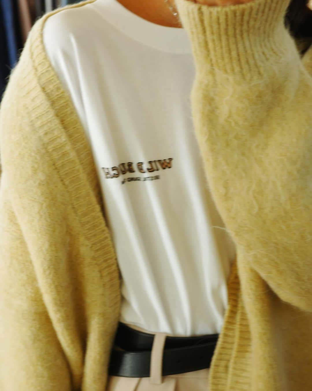 ungrid_yurieさんのインスタグラム写真 - (ungrid_yurieInstagram)「私服🍌 暑いくらいだった日 着たかったTシャツが着れて嬉しかった〜📻💛  カーディガン,パンツ #todayful Tシャツ #soph#naijelgraph  ベルト #searoomlynn #知久カジ」12月6日 8時34分 - chiku_y34